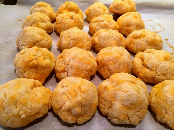 Olive cheese puffs