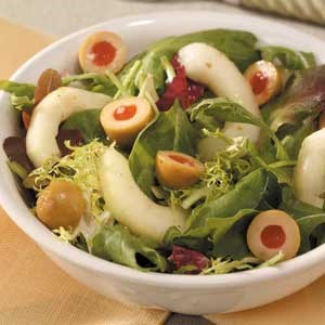 Olive-cucumber tossed salad
