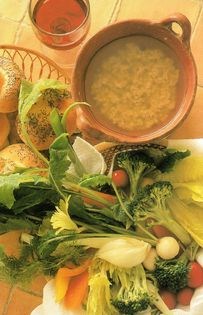 Olive oil, anchovy and garlic dip (Bagna cauda)