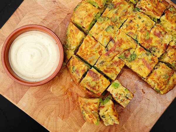 Olive oil and garlic mayonnaise (Spanish-style allioli)
