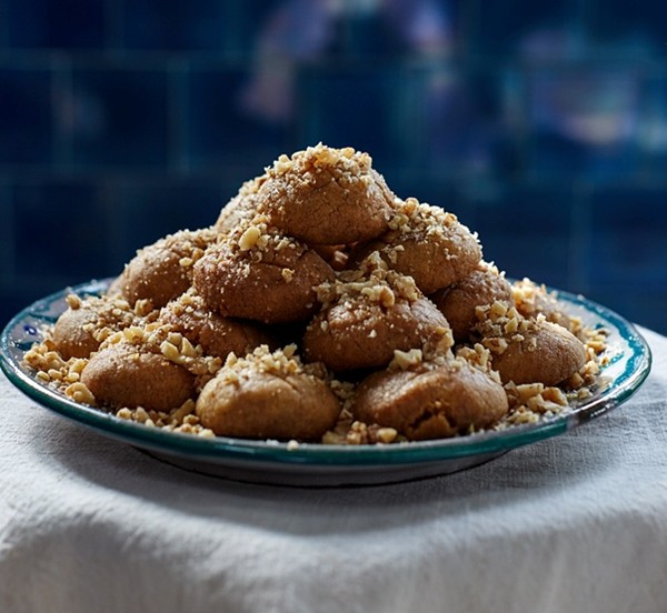 Olive oil and honey biscuits (Melomakarona)