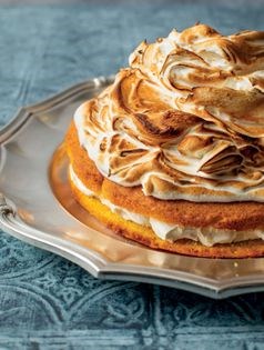 Olive oil and polenta cake with lemon meringue and mascarpone (Torta con farina di polenta e olio d'oliva, mascarpone e meringa al limone)