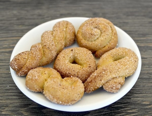 Olive oil cinnamon cookies (Koulourakia)