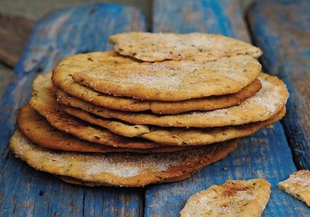 Olive oil crackers with aniseed (Tortas de aceite)