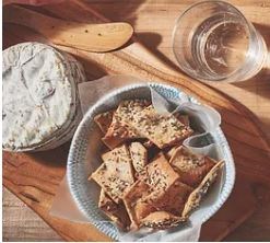 Olive oil "everything" crackers