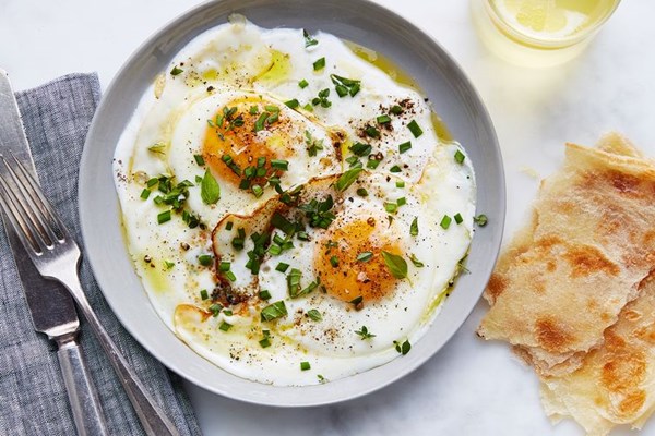 Olive oil-fried eggs with yogurt & lemon