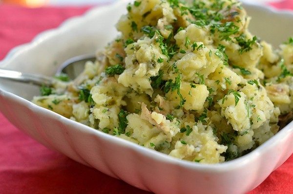 Olive oil-mashed potatoes with garlic and basil