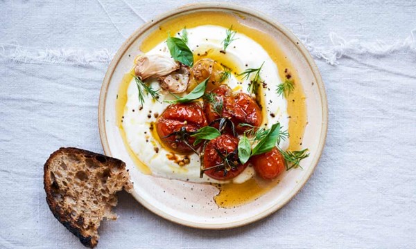 Olive-oil roasted tomatoes with yoghurt