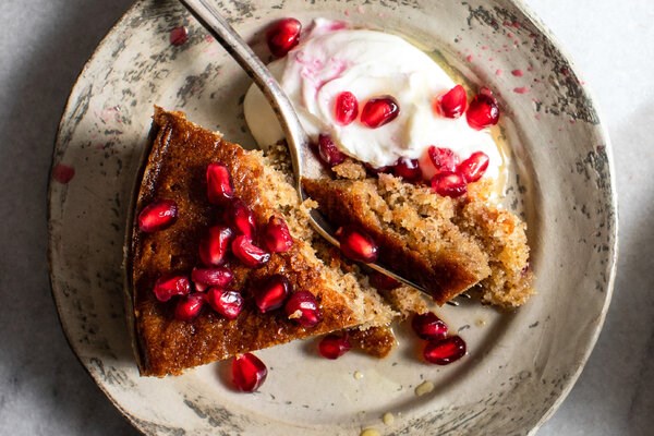 Olive oil-walnut cake with pomegranate