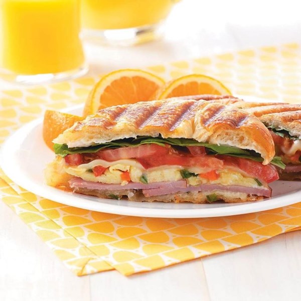 Omelet croissants 