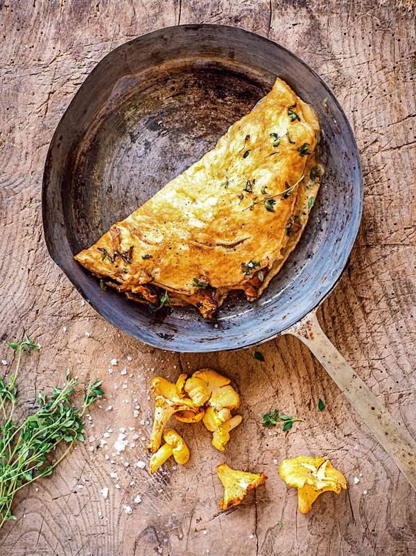 Omelet with chanterelles