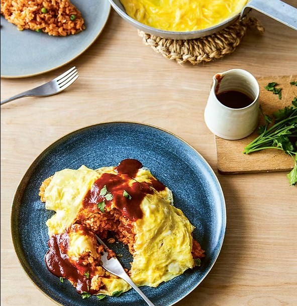 Omelette on chicken rice (Omurice)