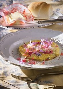 Omelette with blossoms