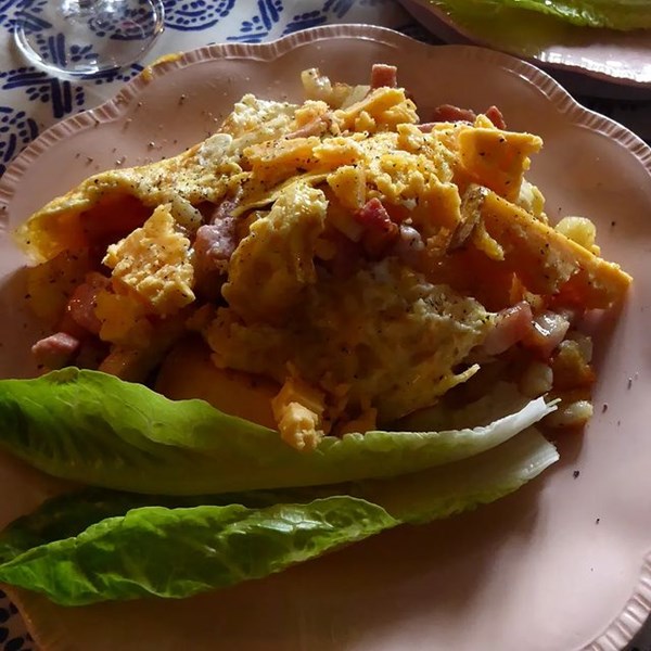 Omelette with ham, potato and cheese (L'omelette Brayaude)