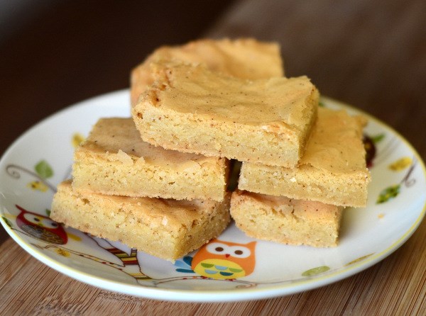 One-bowl brown butter blondies