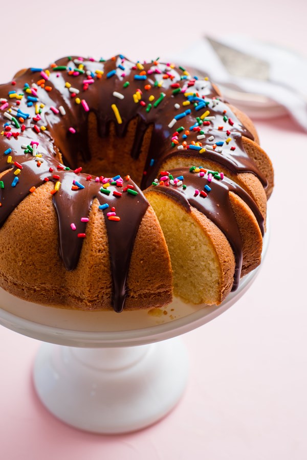 One-bowl bundt cake with chocolate drizzle
