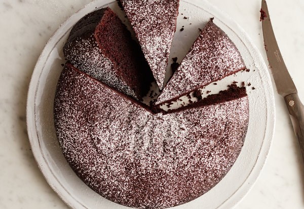 One-bowl chocolate-mayonnaise cake