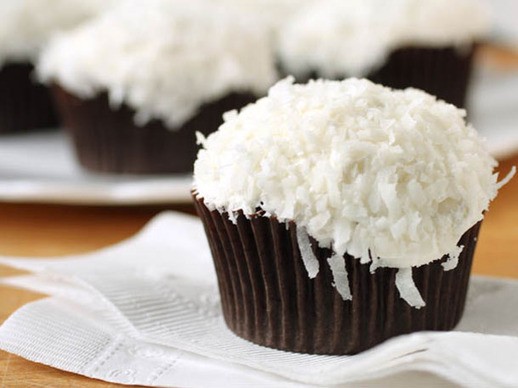 One-bowl gluten-free chocolate cake