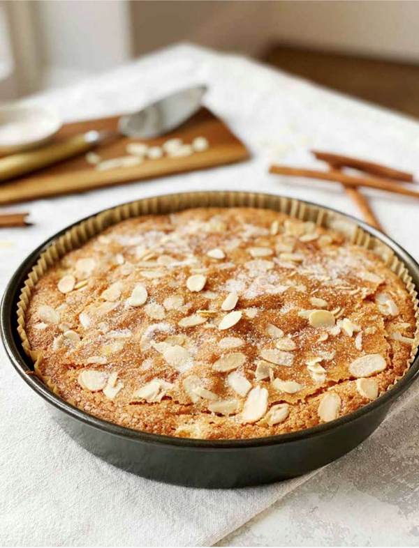 One-bowl spiced apple and almond cake