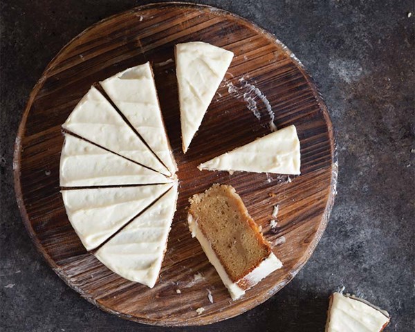 One-layer applesauce cake