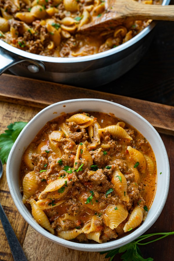 One-pan cheesy beefy pasta