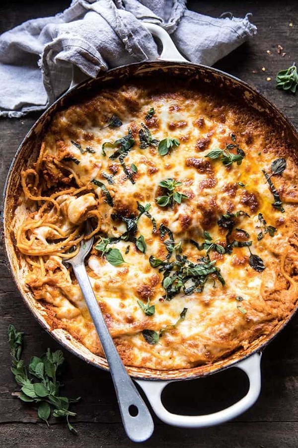 One-pan cheesy spaghetti pie