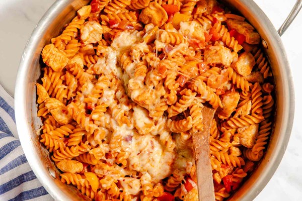 One-pan chicken fajita pasta