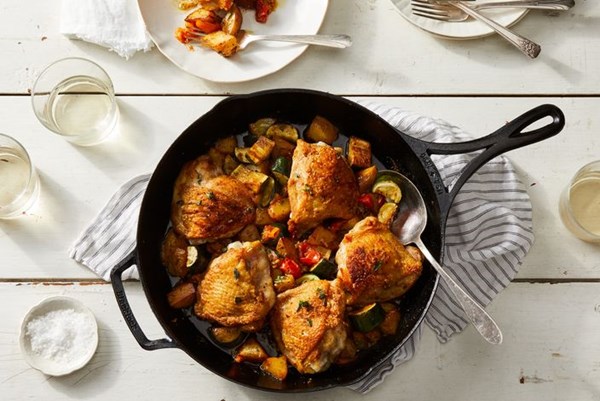 One-pan crispy chicken thighs with roasted potatoes, zucchini & tomatoes 
