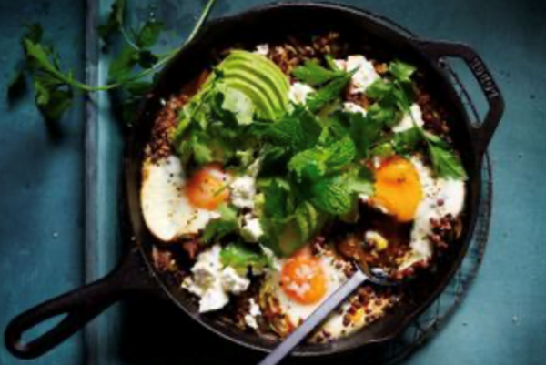 One-pan green shakshuka with lentils, herbs and feta