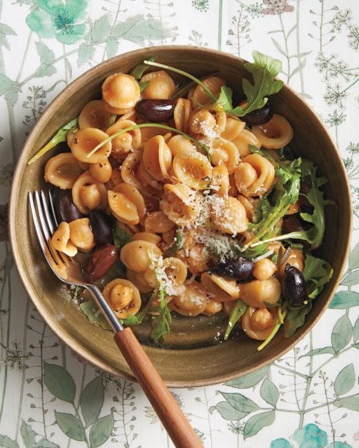 One-pan orecchiette with chickpeas and olives