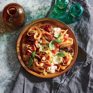 One-pan pasta with ricotta and artichokes