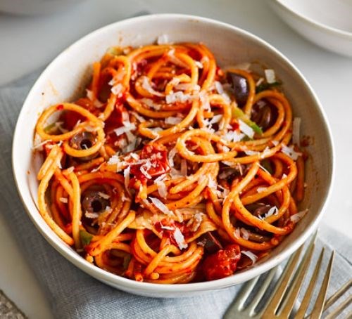 One-pan spaghetti with nduja, fennel & olives