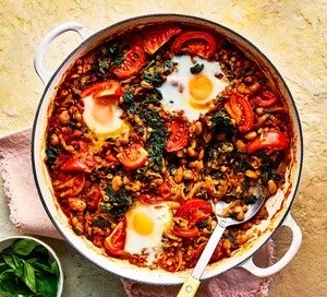 One-pan spinach, eggs & tomatoes