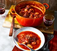 One-pot beef stifado