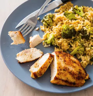 One-pot chicken with broccoli and rice