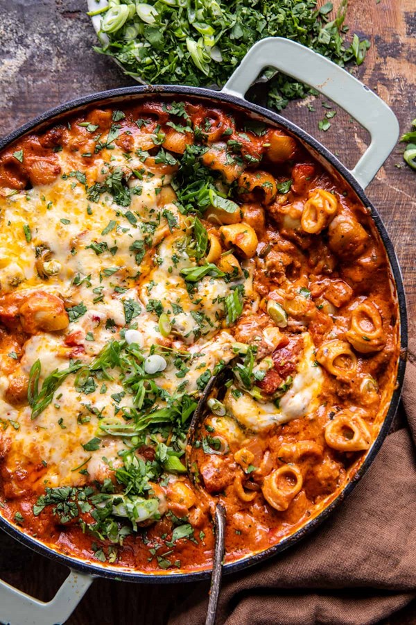 One pot chili cheese mac
