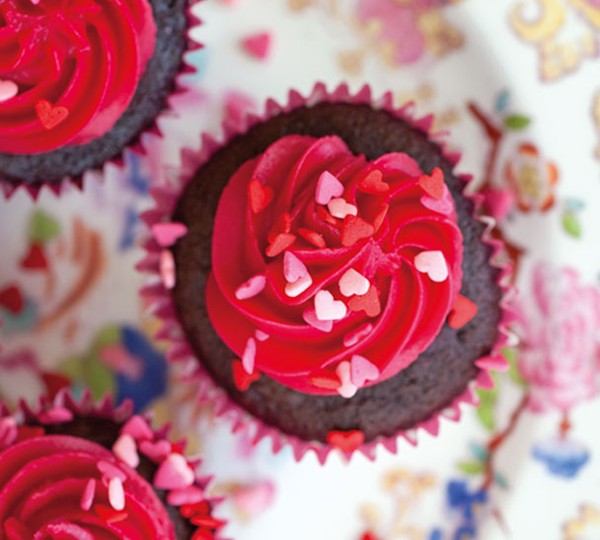 One-pot chocolate and raspberry cupcakes
