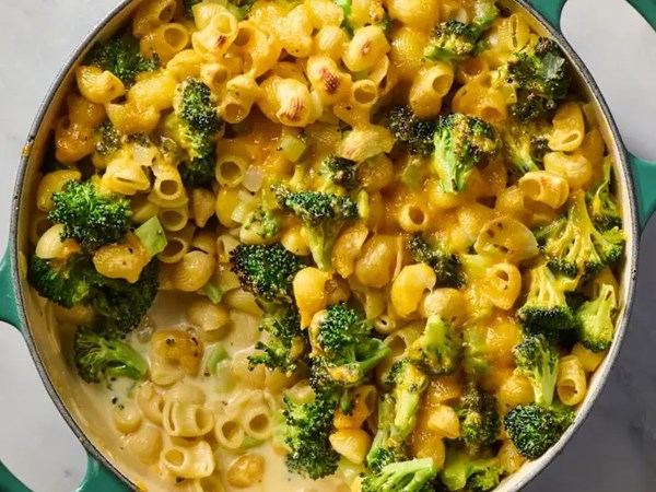 One-pot creamy broccoli pasta bake