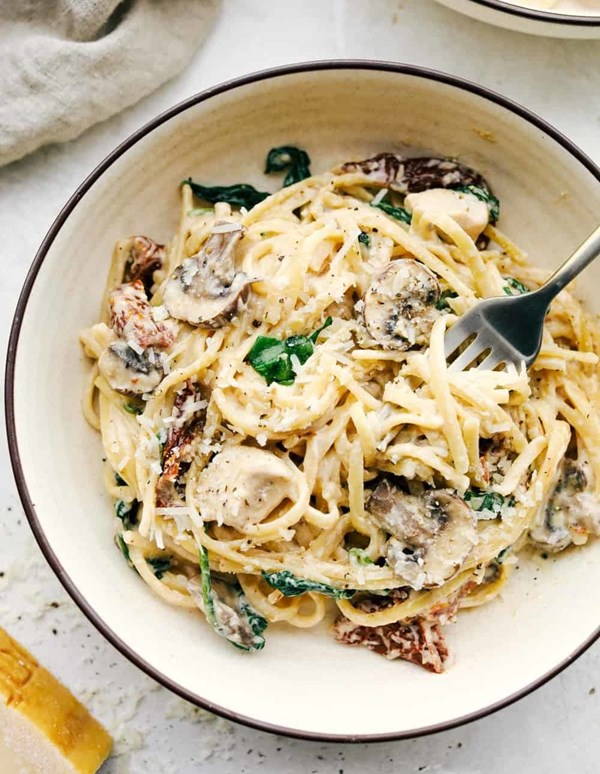 One-pot creamy chicken mushroom Florentine