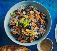 One-pot glass noodles & braised Chinese mushrooms (Shu Lin)