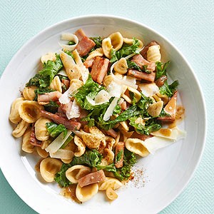 One-pot ham and greens pasta