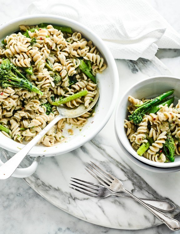 One-pot pasta with anchovies and tenderstem broccoli
