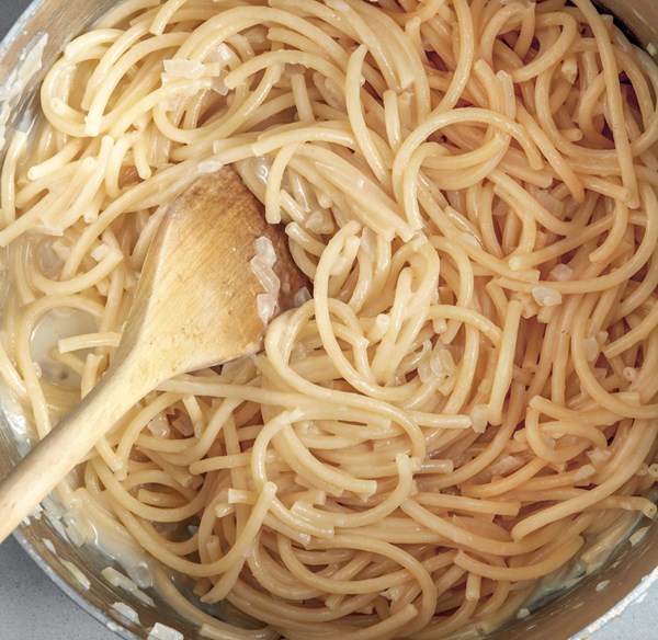 One-pot pasta with butter and Parmesan 