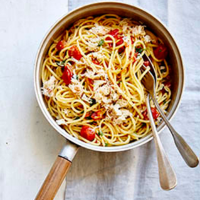 One-pot pasta with parsley and fresh crab