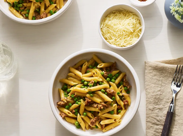 One-pot pasta with sausage & peas