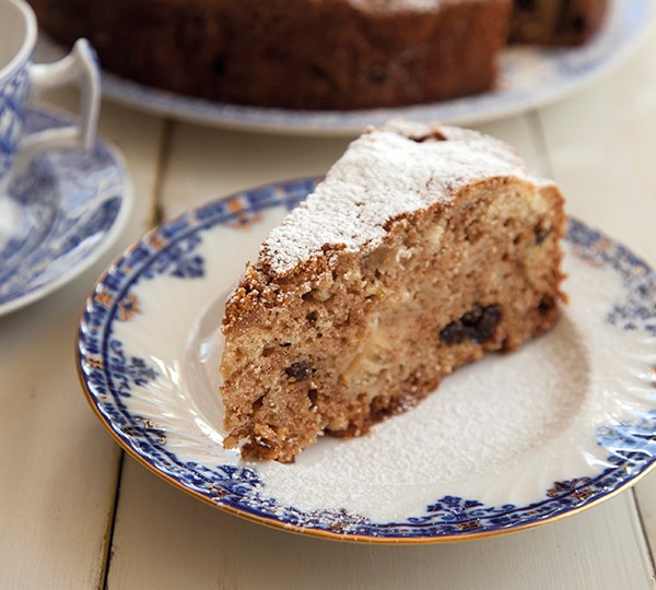 One-pot spiced apple cake