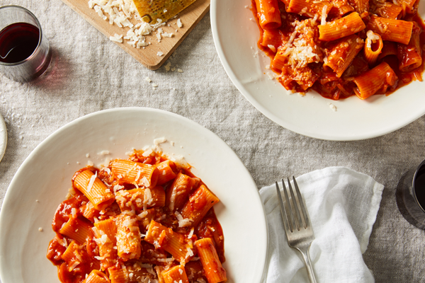 One-pot tomatoey, cheesy pasta with shallots 