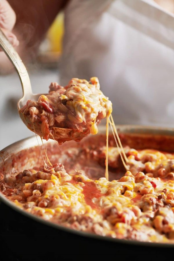 One-skillet cheesy beef and macaroni