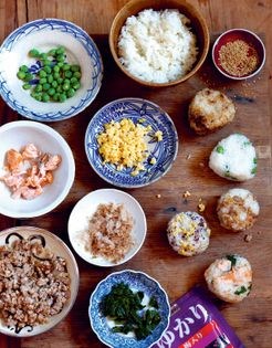 Onigiri with peas