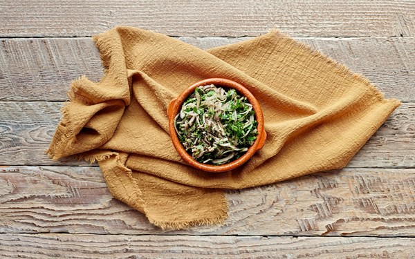 Onion & parsley salad (Biwaz)
